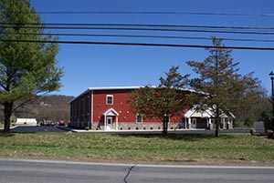  builds an office building in Modena